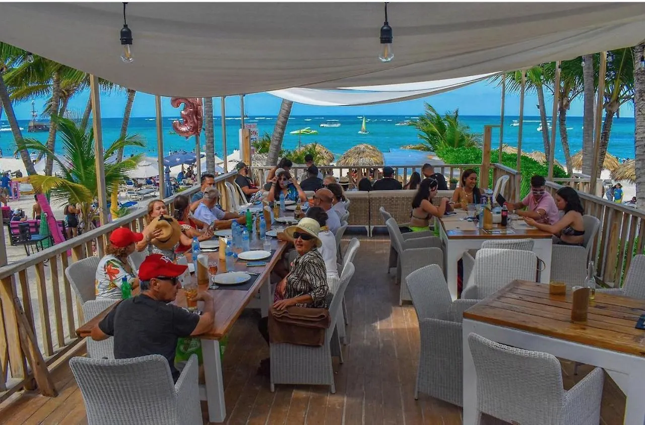 Los Corales Villas And Suites - Beach Club, Spa, Restaurants location